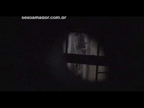 ❤️ Blondie filmohet fshehurazi nga një soditës i lagjes i fshehur pas tullave të zbrazëta ❤❌ Video e ndyrë tek ne sq.sexygirlspics-com.ru ❌️❤